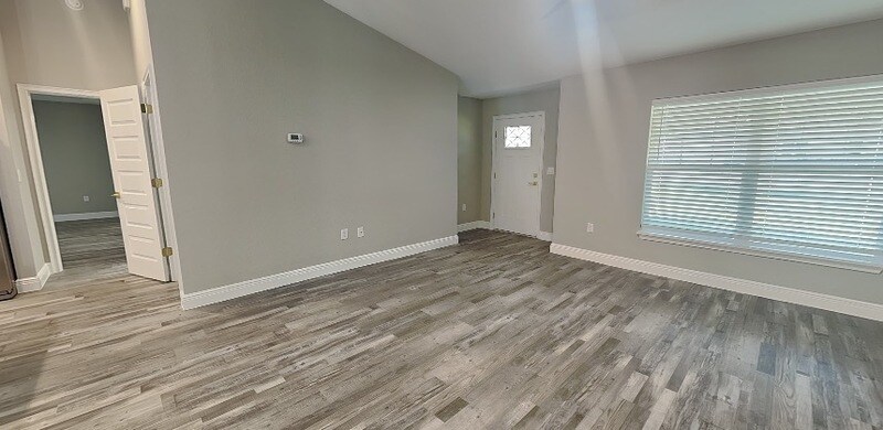 Building Photo - 13 Locust Loop