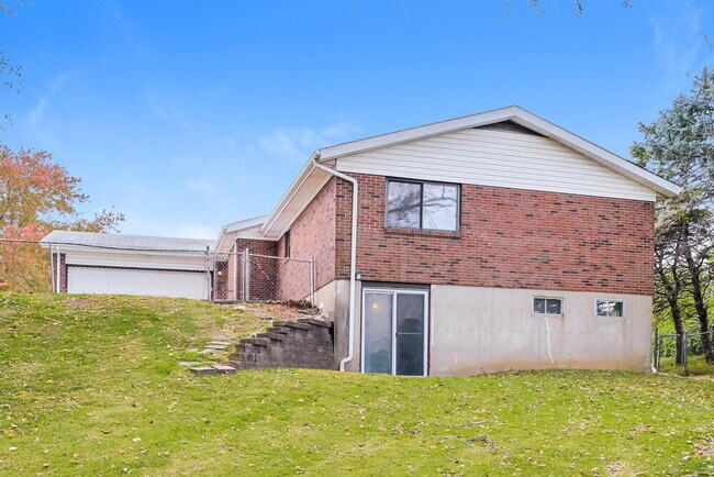 Building Photo - 3319 Tom Sawyer Dr