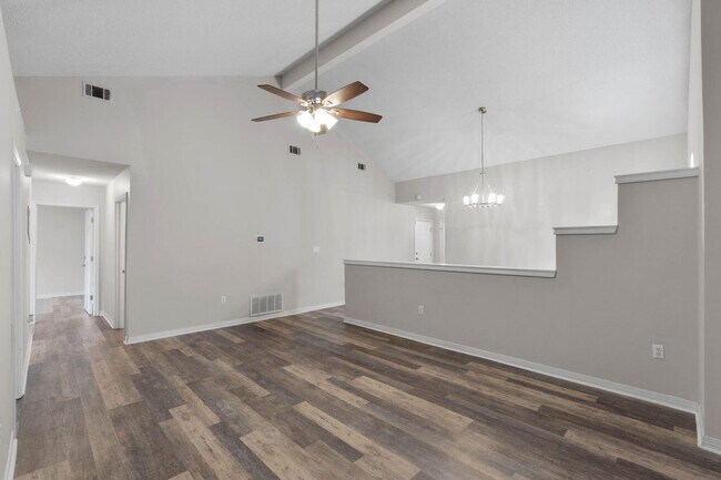 Building Photo - 504 Easy St