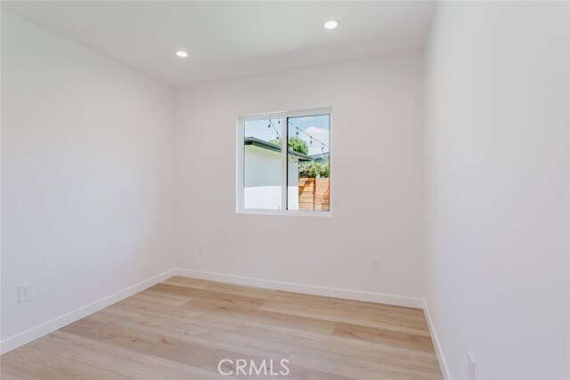 Building Photo - 6021 E Oakbrook St
