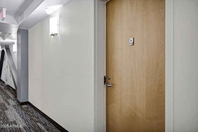 Building Photo - 7141 E Rancho Vista Dr