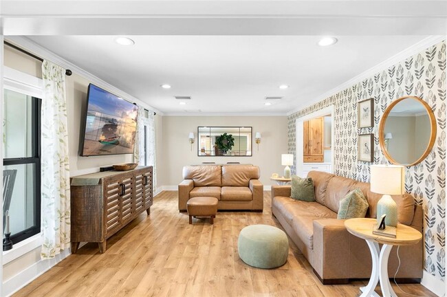 Building Photo - 6618 Country Club Rd