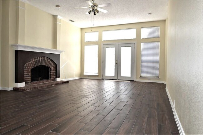 Building Photo - 2708 Cascade Dr