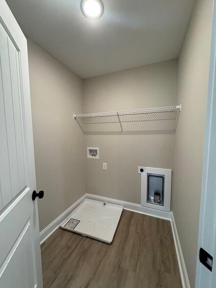 Building Photo - 305 Georgia St