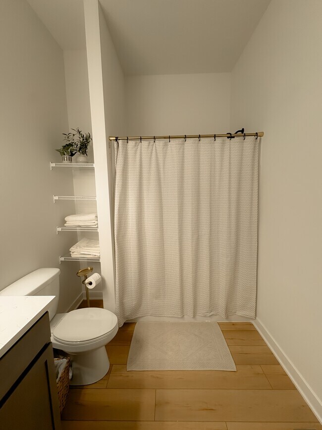 Building Photo - 1204 SW Franklin Dr