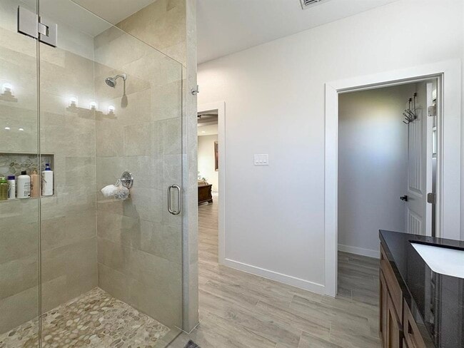 Building Photo - 303 Placido Dr