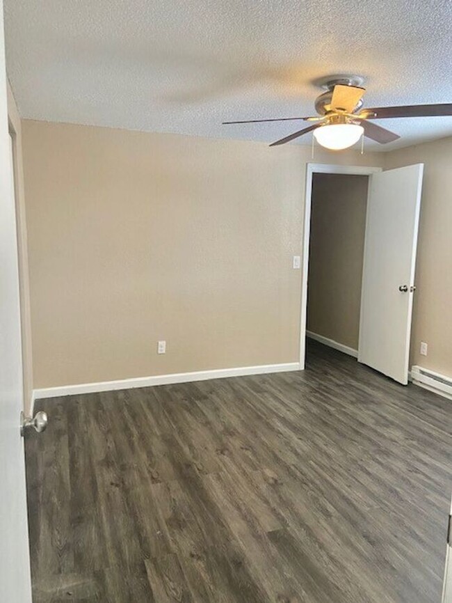 Building Photo - Beautifully Remodeled 2 Bedroom 1 Bath Apa...