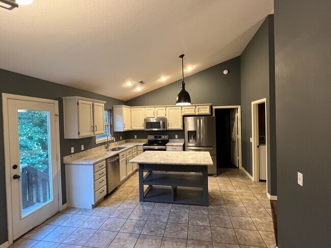 Building Photo - 22 Lyndhurst Dr