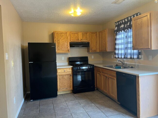 Building Photo - 2804 Quail Pointe Dr NW