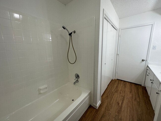 Building Photo - 629 McQueary St