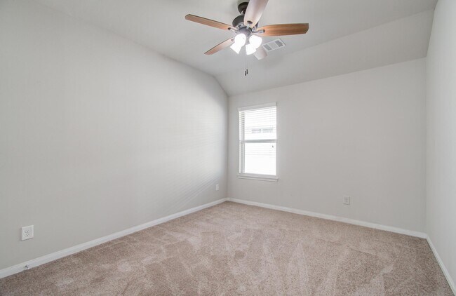 Building Photo - 3514 Vivaldi Dr