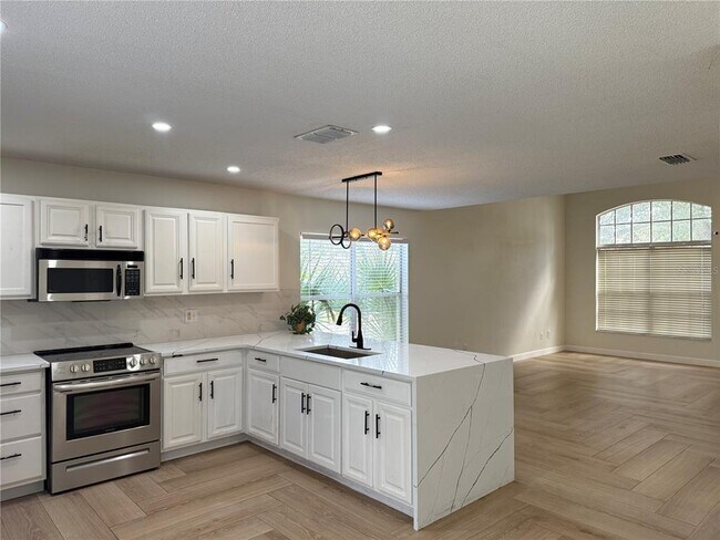 Building Photo - 10497 Sun Villa Blvd