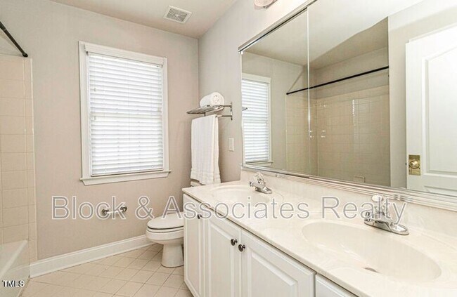 Building Photo - 9244 Palm Bay Cir