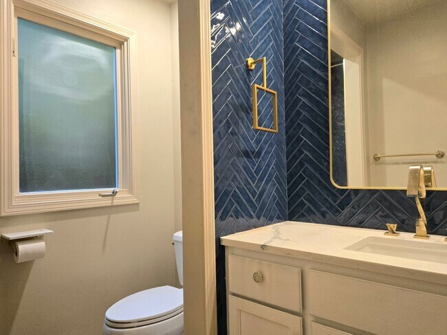 Building Photo - 5 Bedroom 4 Bathroom Home in Woodinville