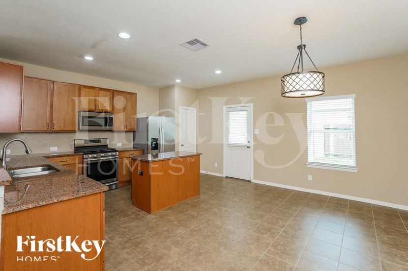 Building Photo - 3 Garden Ridge Ct