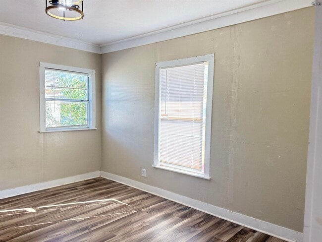 Building Photo - 2128 Richmond Dr