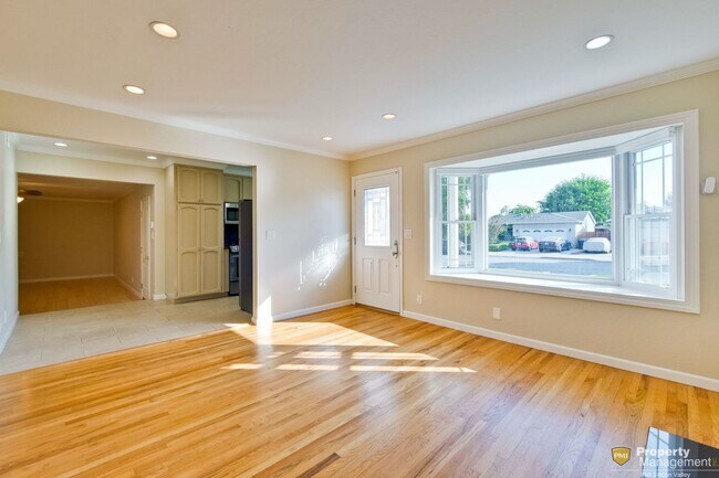 Building Photo - Stylish San Jose Home and Private Yard