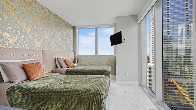 Building Photo - 1300 Brickell Bay Dr
