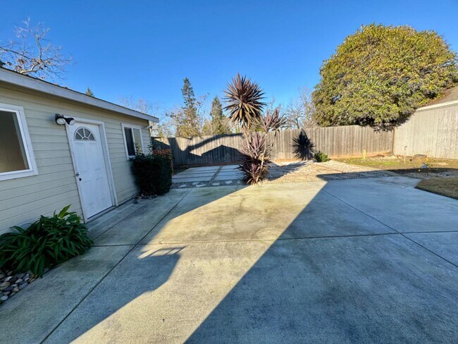 Building Photo - 1709 Guadalupe Ave