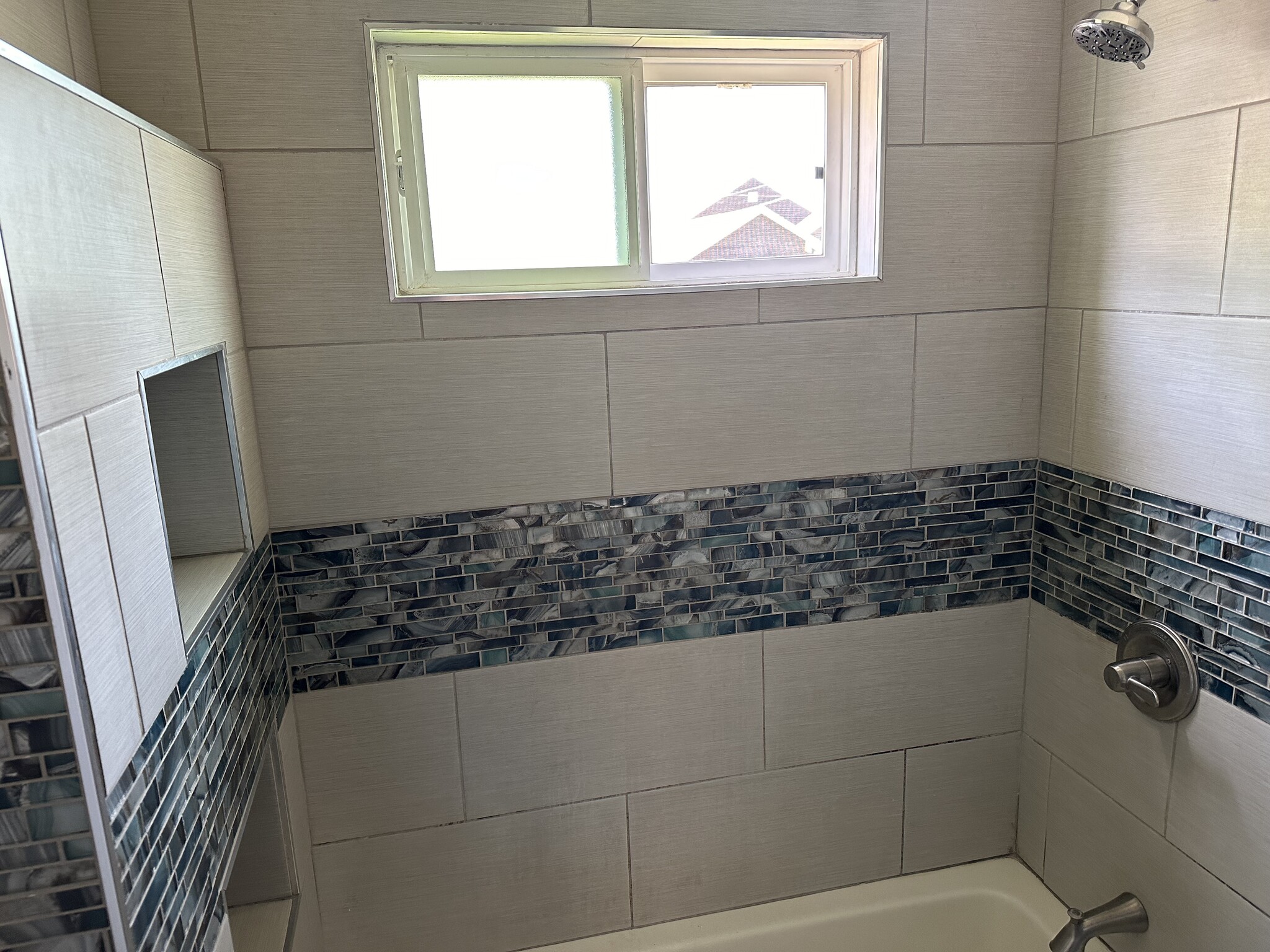 Newer bathroom with tub and shower - 5027 2nd Ave