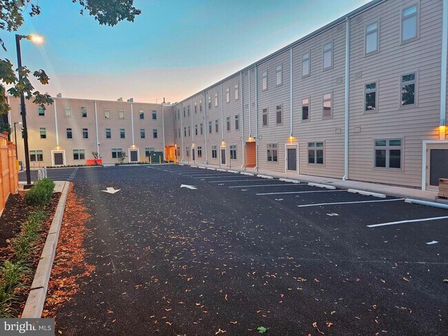 Building Photo - 200 Hamilton Ave