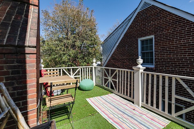 Building Photo - 4524 Fitzhugh Ave