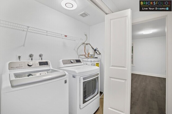 Building Photo - Nestled in the serene Eastgate neighborhood, Bellevue!
