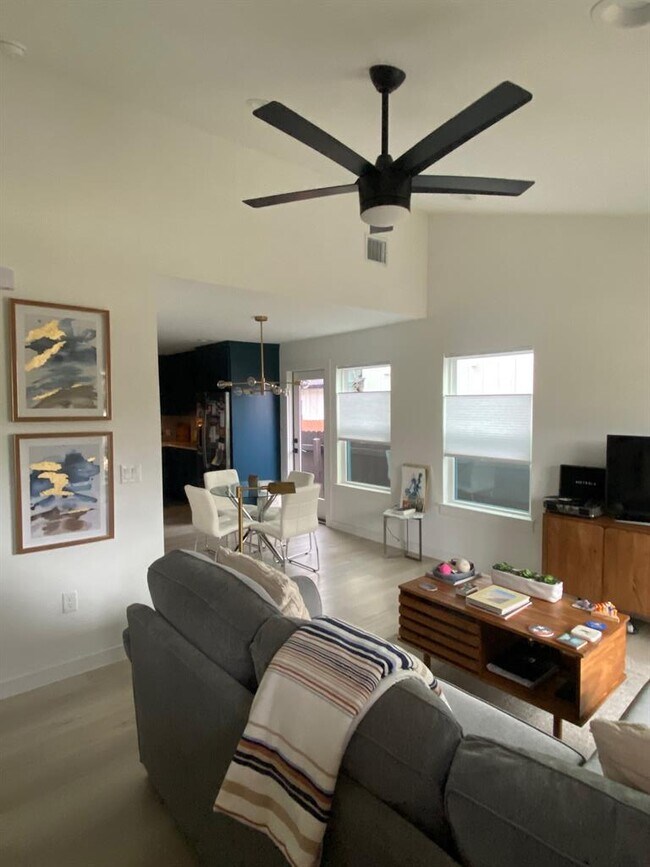 Building Photo - 4609 Leslie Ave