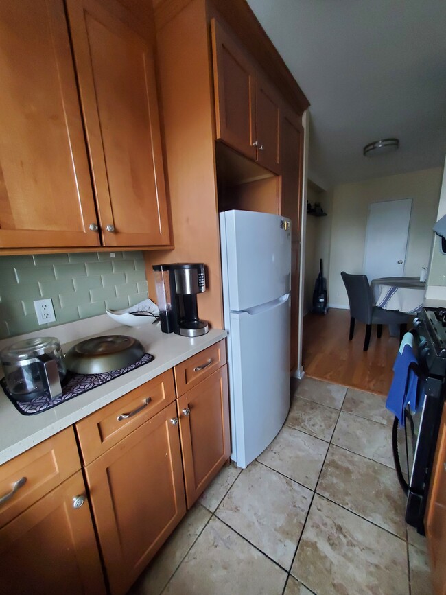 Kitchen - 700 Summer St