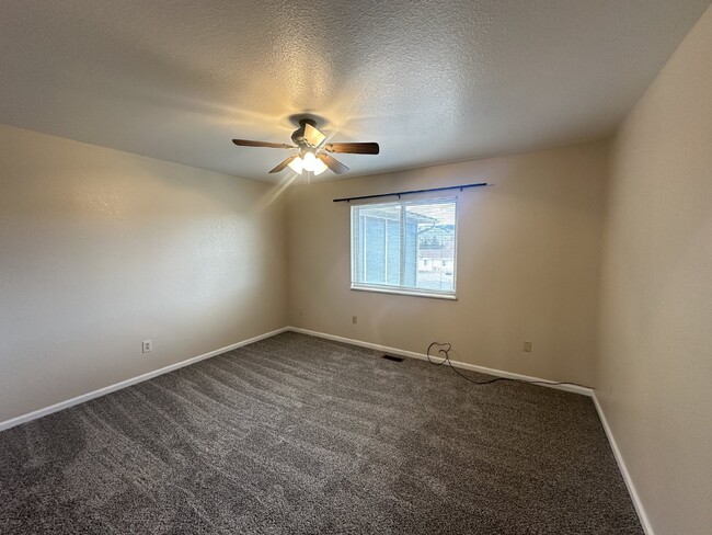 Building Photo - 4BD/2BA Duplex in Golden