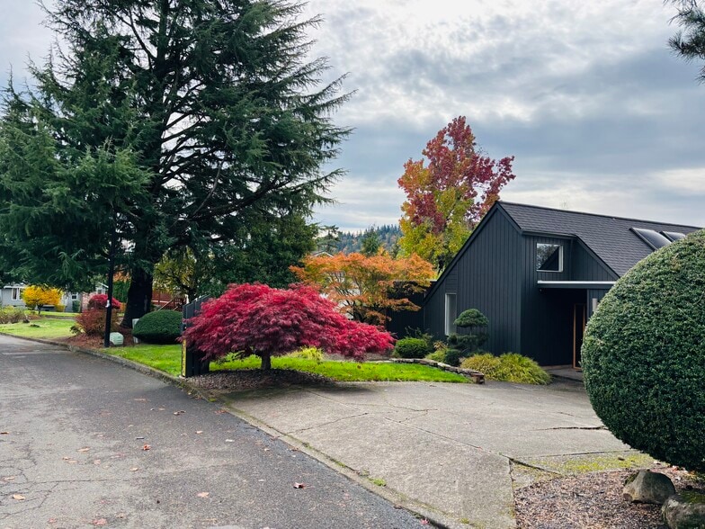 Building Photo - 10956 SE Azar Dr