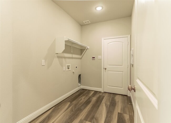 Building Photo - 7814 Willow Ct