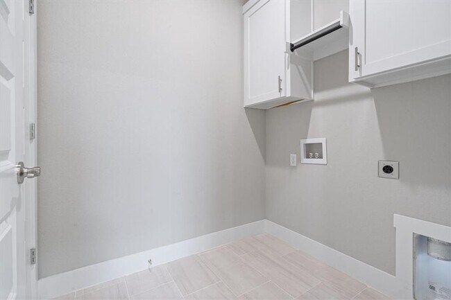 Building Photo - 6911 Orange Ave