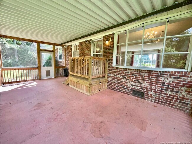 Building Photo - 2309 Village Dr
