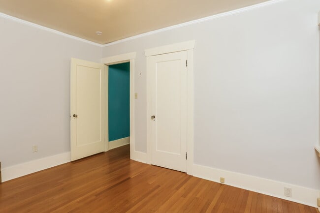 Building Photo - Charming 4-bedroom 3 bath Craftsman Home with Basement ADU for Rent