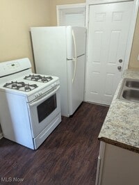 Building Photo - 1542 E 256th St