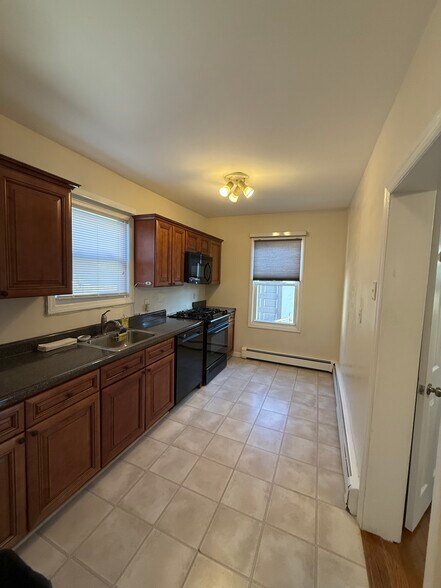 Building Photo - 283 Houston Ave