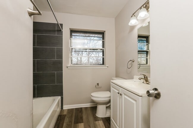 Building Photo - 30 Eaton Dr