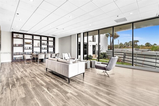 Building Photo - 20515 E Country Club Dr