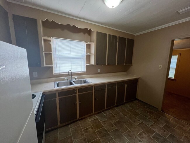 Building Photo - Northwest Pensacola - 2 bedroom, 1 bathroom