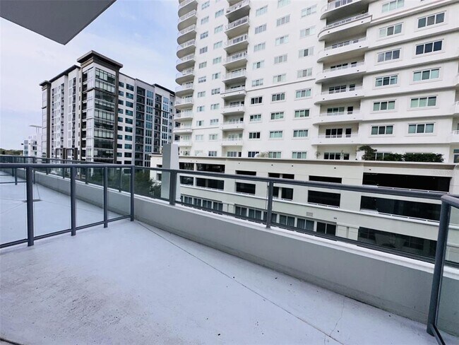 Building Photo - 101 S Eola Dr