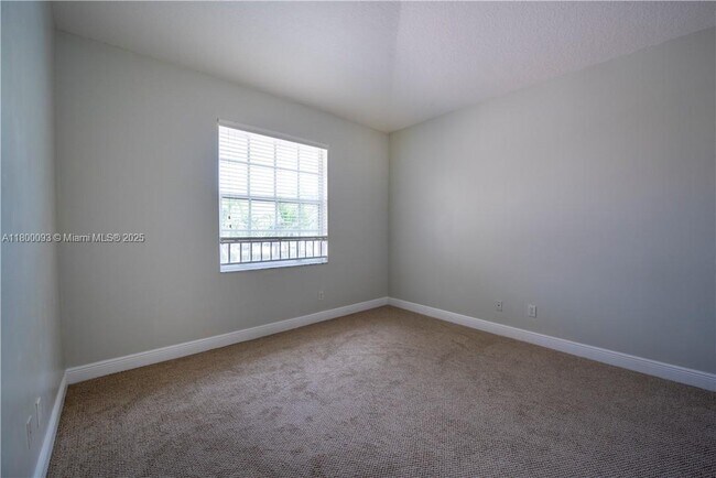 Building Photo - 3371 Lakeside Dr