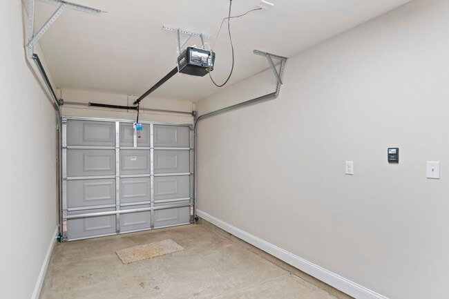 Building Photo - 1006 10th St NE