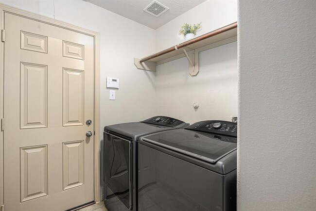 Building Photo - 25227 Ginger Ranch Dr