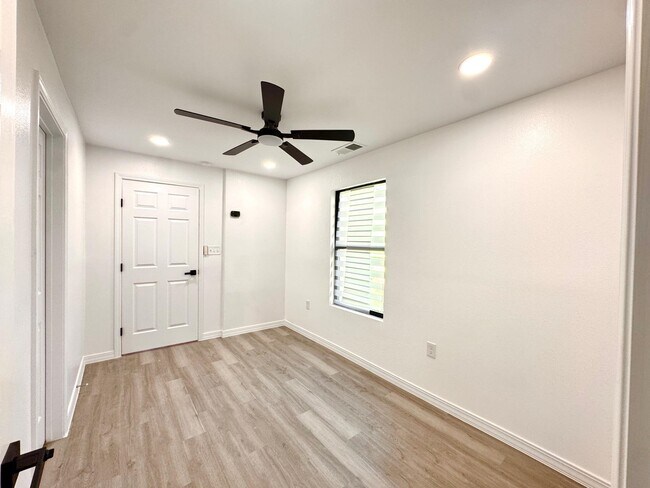 Building Photo - 1515 Madison St