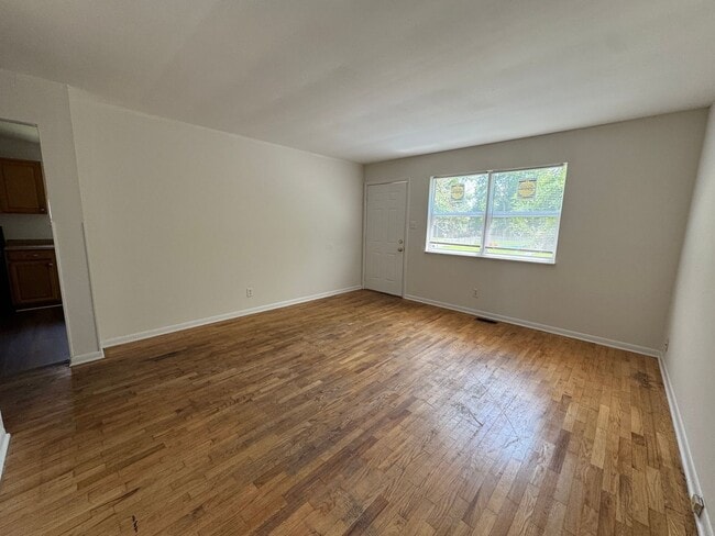 Building Photo - 942 W 33rd St