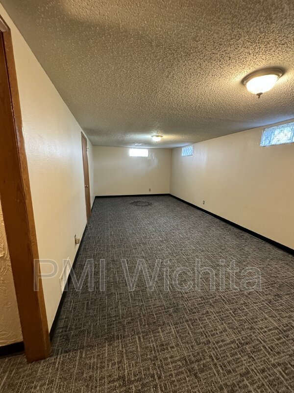 Building Photo - 2322 W 29th St S