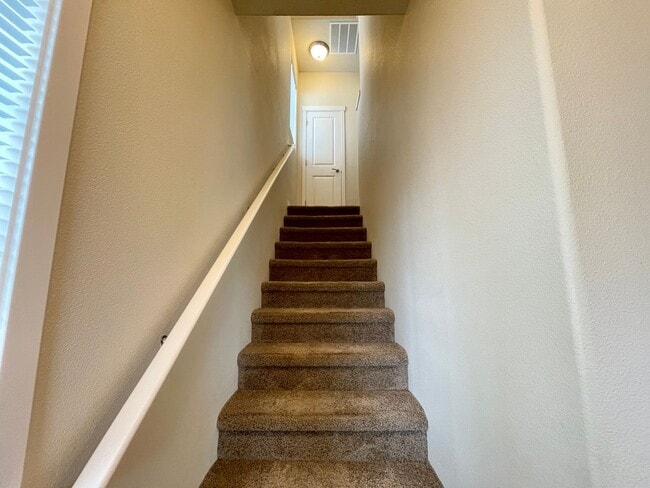 Building Photo - Villebois Townhome with Access to the Sparrow Creek Community Center