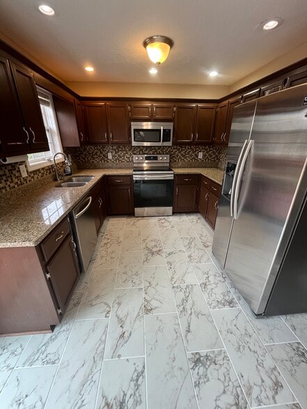 Building Photo - 782 Fire Break Dr