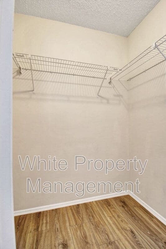 Building Photo - 2512 Cranbrook Ln